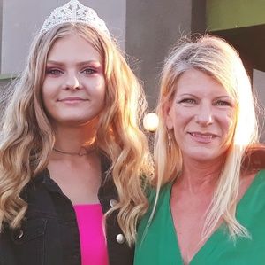 Meet your Poshers, Annie and Eddy